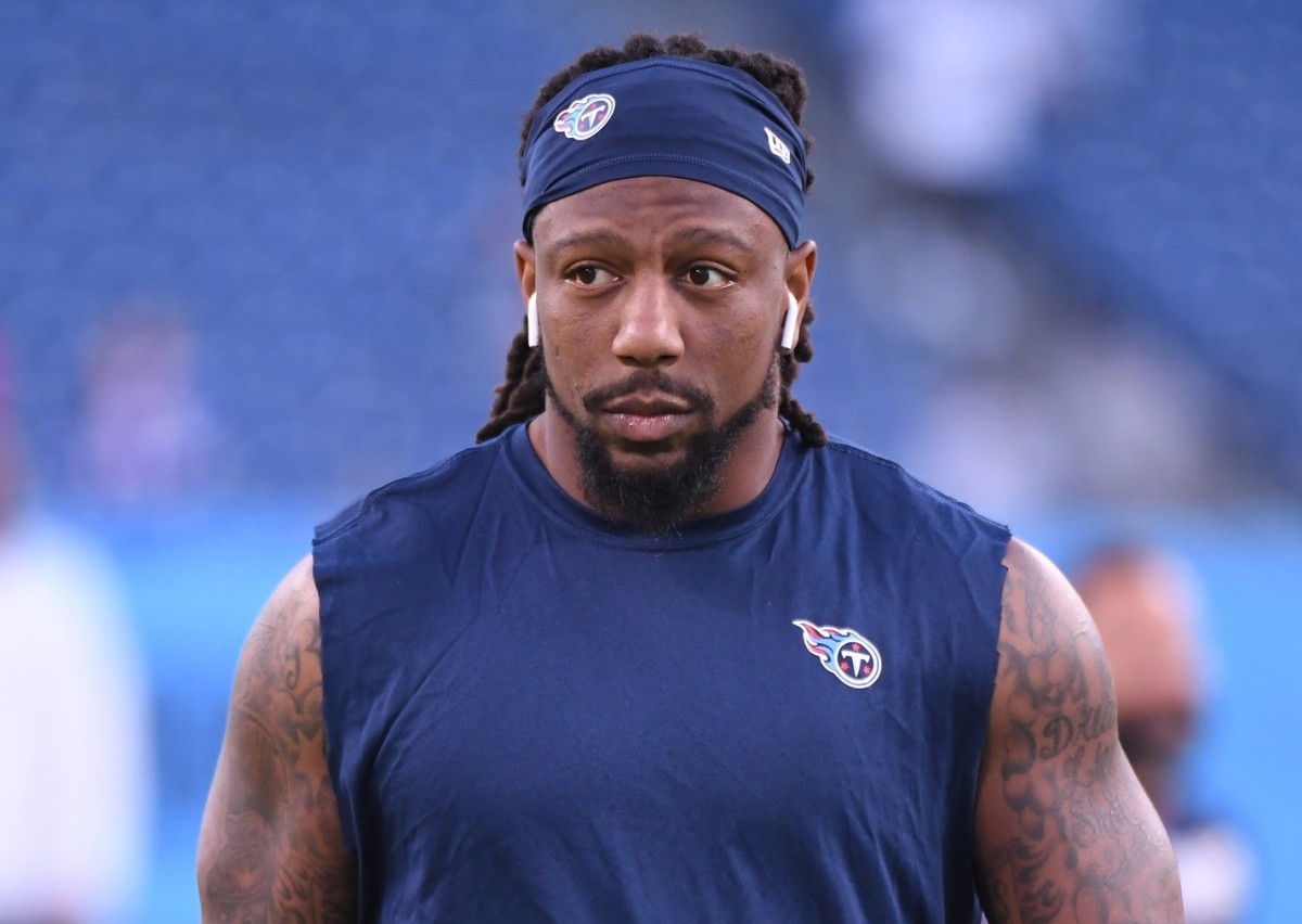 Tennessee Titans outside linebacker Bud Dupree (48) warms up before the game against the Buffalo Bills at Nissan Stadium.